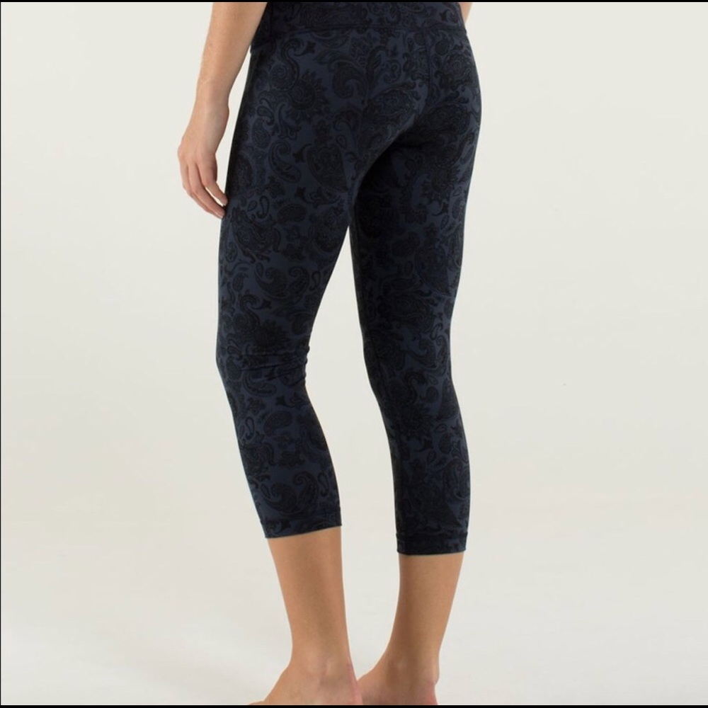 LULULEMON PAISLEY INKWELL CROP